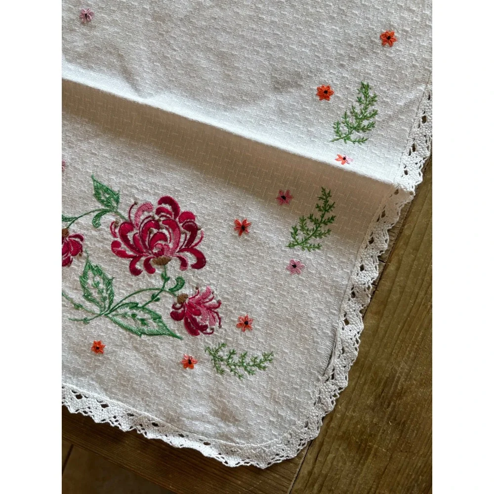 Vintage Hand Embroidered Floral Table Runner Lace Trim Cottagecore Cream 36x14.5
